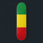Skateboard Drapeau rastafarien Rasta Ethiopie<br><div class="desc">Les couleurs rouge, vert et jaune représentent le drapeau du Rastafarianisme, mais c'est aussi un drapeau de l'Ethiopie. Voici un cadeau Rasta de haute qualité et un grand design pour tous les rastafariens. Visitez notre magasin pour trouver plus de cadeaux Rasta cool et d'autres idées cadeaux de drapeaux du monde....</div>