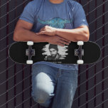 Skateboard Effet photo personnalisé moderne<br><div class="desc">Ce skateboard photo à effet gravé simpliste avec un effet photo gravé avec l'option d'ajouter du texte, fera un cadeau tendance pour toute occasion, anniversaire, fête des pères, noël ou valentines jour. Le style, la taille et la couleur de la police peuvent être modifiés après la personnalisation en cliquant sur...</div>