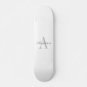 Skateboard Élégant Monogramme blanc et gris (Devant)