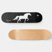 Skateboard Elégante silhouette de cheval blanc sur noir (Horz)