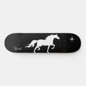 Skateboard Elégante silhouette de cheval blanc sur noir (Horz)