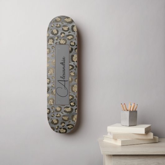Skateboard Empreinte de léopard Glittery sur Glossy Grey Pers (Art mural)