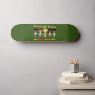 SKATEBOARD ENSEIGNER LES PETITS HUMAINS UN COEUR À LA FOIS
