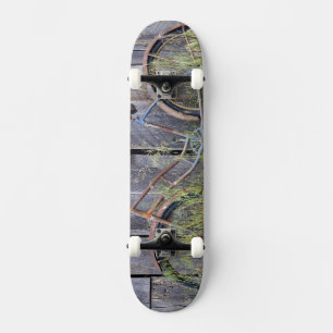 Skateboard États-Unis, Oregon, Bend. Un vieux vélo délabré