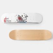 Skateboard Fait dans le requin extrême contre la planche à (Horz)