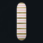 Skateboard Fille Blush Motif rose, blanc et or<br><div class="desc">Rose Gold - Blush Pink,  White et Gold Foil Motif rayé pour un cadeau moderne mignon et girly.</div>