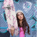 Skateboard Fille Fleurs de cerisiers roses Floral<br><div class="desc">Joli design de fleurs de cerisier rose pour elle. Un beau cadeau pour les filles ados. Conçu avec des images en couches, vous pouvez créer votre propre skateboard customisé. Vous pouvez customiser plus loin en sélectionnant "personnaliser" et en accédant à la section calques pour visualiser les images et modifier la...</div>