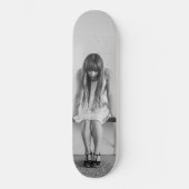 Skateboard Fille inquiète (Recto)