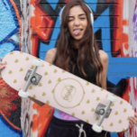 Skateboard Fille Monogramme mignon Élégant avec le nom<br><div class="desc">Ce Monogramme et nom de skateboard de fille est le cadeau idéal pour toute occasion. Ce modèle peut être personnalisé avec votre police, couleur et texte préférés pour rendre votre illustration unique. Il suffit de faire défiler vers le bas après avoir fait votre achat et de cliquer sur "Détails" où...</div>