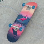 Skateboard Flamant rose de coucher de soleil moderne et lumin<br><div class="desc">Ce design moderne présente une image numérique vive et éclatante d'un flamant se tenant dans un lac au coucher du soleil.</div>