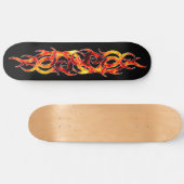 Skateboard "Flamme sur" la plate-forme de planche à roulettes (Horz)