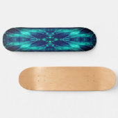 Skateboard Fleur abstraite aqua et conception fractale bleue (Horz)