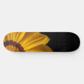 Skateboard Fleur jaune sur arrière - plan noir (Horz)