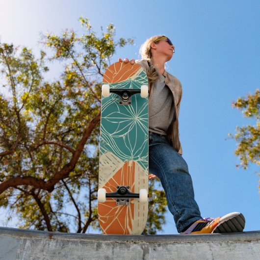Skateboard Fleurs abstraites sarcelle, orange et chamois (Extérieur 1)