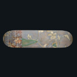 Skateboard Fleurs blanches sur Arrière - plan de papier journ<br><div class="desc">L'arrière - plan du journal et l'arrière - plan profondément coloré cachent presque les fleurs blanches qui sont au centre de ce tableau de Jennifer Goldberger. Une impression très unique et engageante,  elle pourrait faire un beau cadeau à quelqu'un qui aime l'art avant-gardiste!</div>