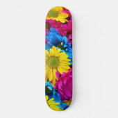 Skateboard Fleurs colorées, marguerites - Rose Jaune Bleu (Recto)