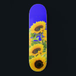 Skateboard Fleurs de soleil - drapeau ukrainien Paix Liberté<br><div class="desc">Fleurs de soleil - drapeau ukrainien Paix Liberté Ukraine - Soutenez l'indépendance ensemble - Victoire ! Faisons du monde un endroit meilleur - tout le monde ensemble ! Un monde meilleur commence - dépend - a besoin de VOUS aussi! Vous pouvez transférer vers plus de 1000 produits Zazzle. Redimensionnez et...</div>