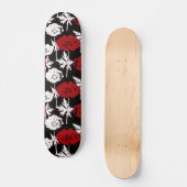 Skateboard Fleurs rouges, blanches sur le noir. (Recto)