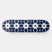 Skateboard Floral géométrique bleu et blanc de la Marine (Horz)