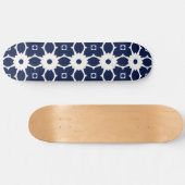 Skateboard Floral géométrique bleu et blanc de la Marine (Horz)