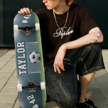 Skateboard Football de terrain Football Sports Équipe Joueur<br><div class="desc">Football / football terrain skateboard avec texte personnalisable. Idéal pour un entraîneur,  fans et joueurs sportifs,  femmes / filles et hommes / garçons.</div>