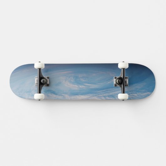 Skateboard Formation De Nuages Circulaires Sur L'Océan Pacifi (Horz)