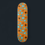 Skateboard Formes atomiques MCM Turquoise sur orange<br><div class="desc">Formes et icônes modernes dessinées à la main au milieu du siècle et numérisées pour concevoir des motifs sans faille</div>