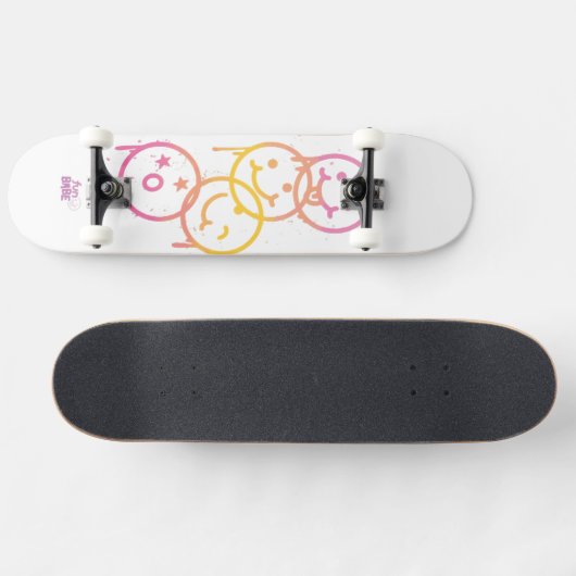 Skateboard Fun Babe : Triple Smiley Cruiser (Horz)