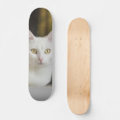 Skateboard Gato blanco con ojos amarillos (Voorkant)