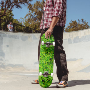 Skateboard Gazon vibrant d'un vert émeraude