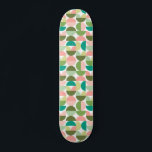 Skateboard Géométrique Moderne Vert & Pêche<br><div class="desc">Un motif géométrique moderne dans des nuances de vert et de rose. Inspiré par le design du milieu du siècle dernier, ce motif présente des formes audacieuses et des cercles dans un style graphique moderne.</div>
