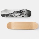 Skateboard Giraffe dans une cityscape (Horz)