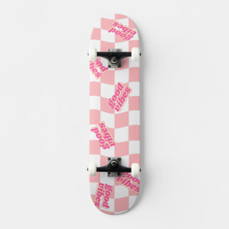 Skateboard Good Vibes Girl Pastel rose À damiers blanc