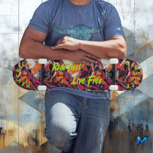 Skateboard Graffiti Néon et devise jaune 'Roule Vite Vis Libr