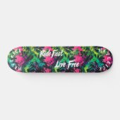 Skateboard Graffiti néon et devise 'Ride Fast Live Free' blan (Horz)