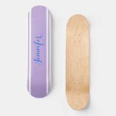 Skateboard Grand nom de script bleu, Lavender Strips sur blan (Recto)