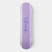 Skateboard Grand nom de script bleu, Lavender Strips sur blan (Recto)