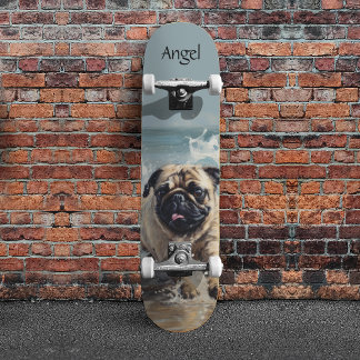 Skateboard Happy Pug à la Plage personnalisable
