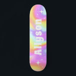 Skateboard Holographe holographique tendance Sparkle Girls No<br><div class="desc">Ce skateboard amusant avec un arrière - plan holographique et un nom personnalisé ferait un cadeau merveilleux pour quelqu'un,  qui est dans le skateboard! Ajoutez facilement le nom désiré en cliquant sur l'option "personnaliser ce modèle".</div>
