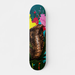 Skateboard Illustration vibrante de roi cobra à l'art du gout