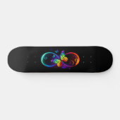 Skateboard Infini vibrant avec papillon arc-en-ciel sur noir (Horz)