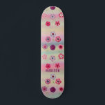 Skateboard Iridescente Moderne Fille Rose Purple Fleurs Nom<br><div class="desc">Iridescente Modern Girly Rose Purple Flowers Name possède un arrière - plan moderne coloré irisé avec des fleurs rose et violet avec votre nom personnalisé. Personnalisez en modifiant le texte dans la zone de texte fournie. Conçu par ©Evco Studio www.zazzle.com/store/evcostudio</div>
