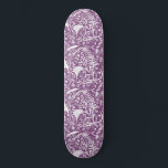 Skateboard Joli feuillage botanique pourpre<br><div class="desc">Jolies silhouettes botaniques florales de la nature,  feuillage blanc,  feuilles et fleurs sur un arrière - plan violet.</div>