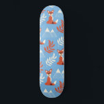 Skateboard Joli hiver Orange Fox Mountains Motif feuille<br><div class="desc">Ce motif mignon et moderne est parfait pour l'amoureux des animaux. Il présente des illustrations d'un adorable renard, de feuille et de montagnes enneigées, motif d'hiver sur un arrière - plan bleu ciel, en orange brûlé, blanc, crème et rouge brique. C'est unique, tendance, ludique et amusant ! ***REMARQUE IMPORTANTE DE...</div>
