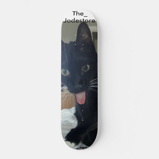 Skateboard kat tong uit (Voorkant)