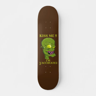 Skateboard "KISS ME, JE SUIS VACCINÉ" drôle