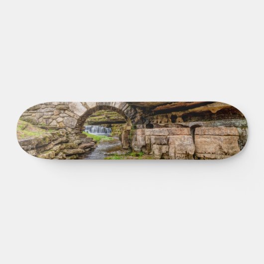Skateboard La cascade d'Ozarks sous le pont (Horz)