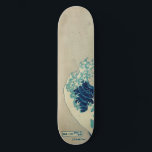 Skateboard La Grande Vague au large de Kanagawa<br><div class="desc">La Grande Vague au large de Kanagawa est l'une des trente-six Vues du Mont Fuji est une série ukiyo-e de grandes gravures en bois couleur de l'artiste japonais Katsushika Hokusai (1760-1849). La série représente le Mont Fuji en différentes saisons et conditions météorologiques de divers endroits et distances. Il se compose...</div>