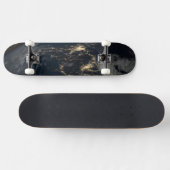 Skateboard La Ville Éclairait Le Japon La Nuit. (Horz)