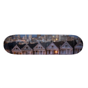 Skateboard La vue de nuit des maisons "a peint dames"